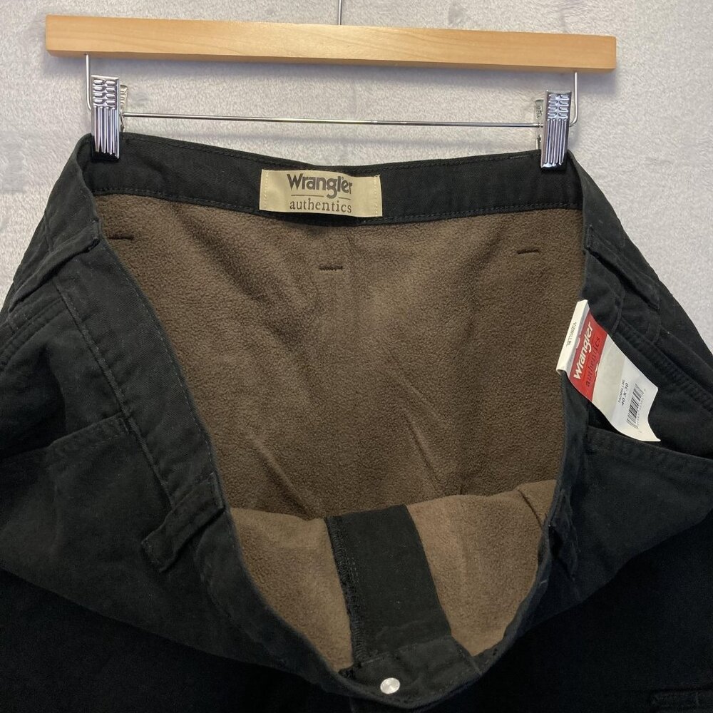 NWT Wrangler Fleece Lined Cargo Pants Mens 40x30 Black Winter Pockets 10ZM6LLBL - Picture 4 of 14